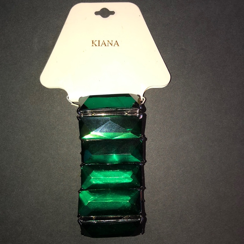Emerald Stone Stretch Bracket